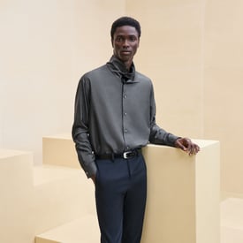 Sporty fit shirt with mock neck collar