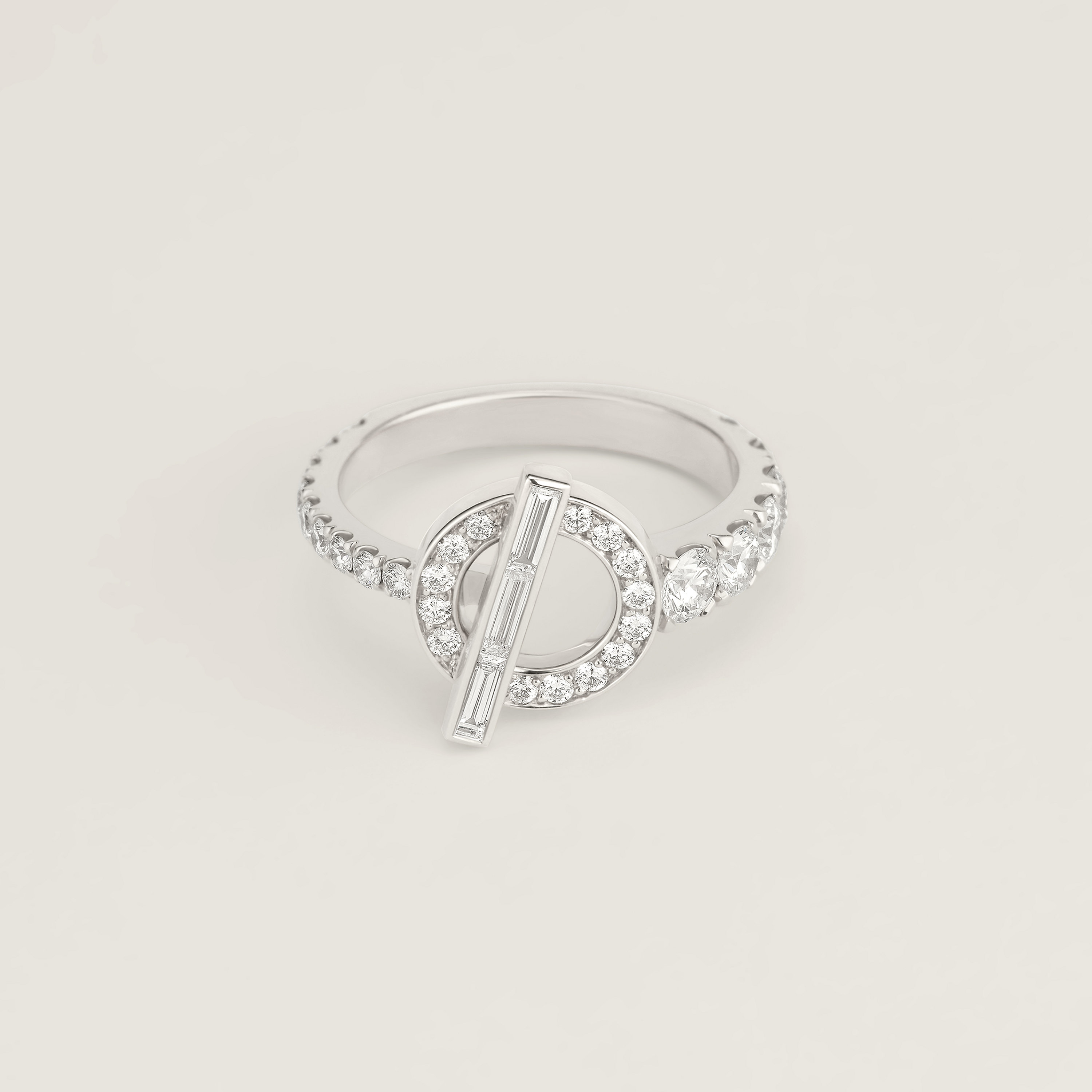 Crescendo ring