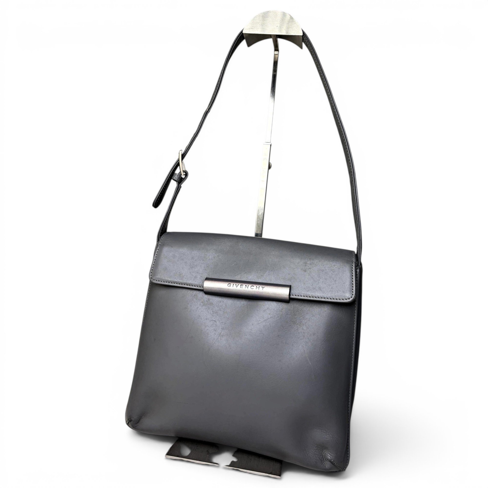 Antigona leather handbag