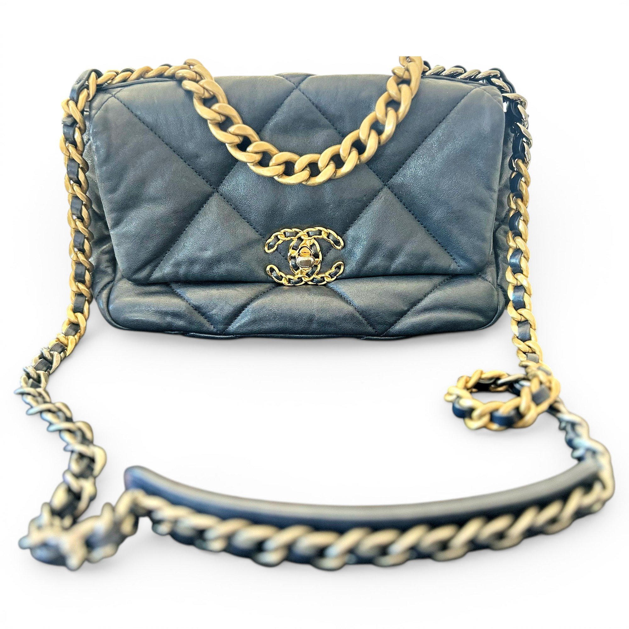Chanel 19 leather handbag