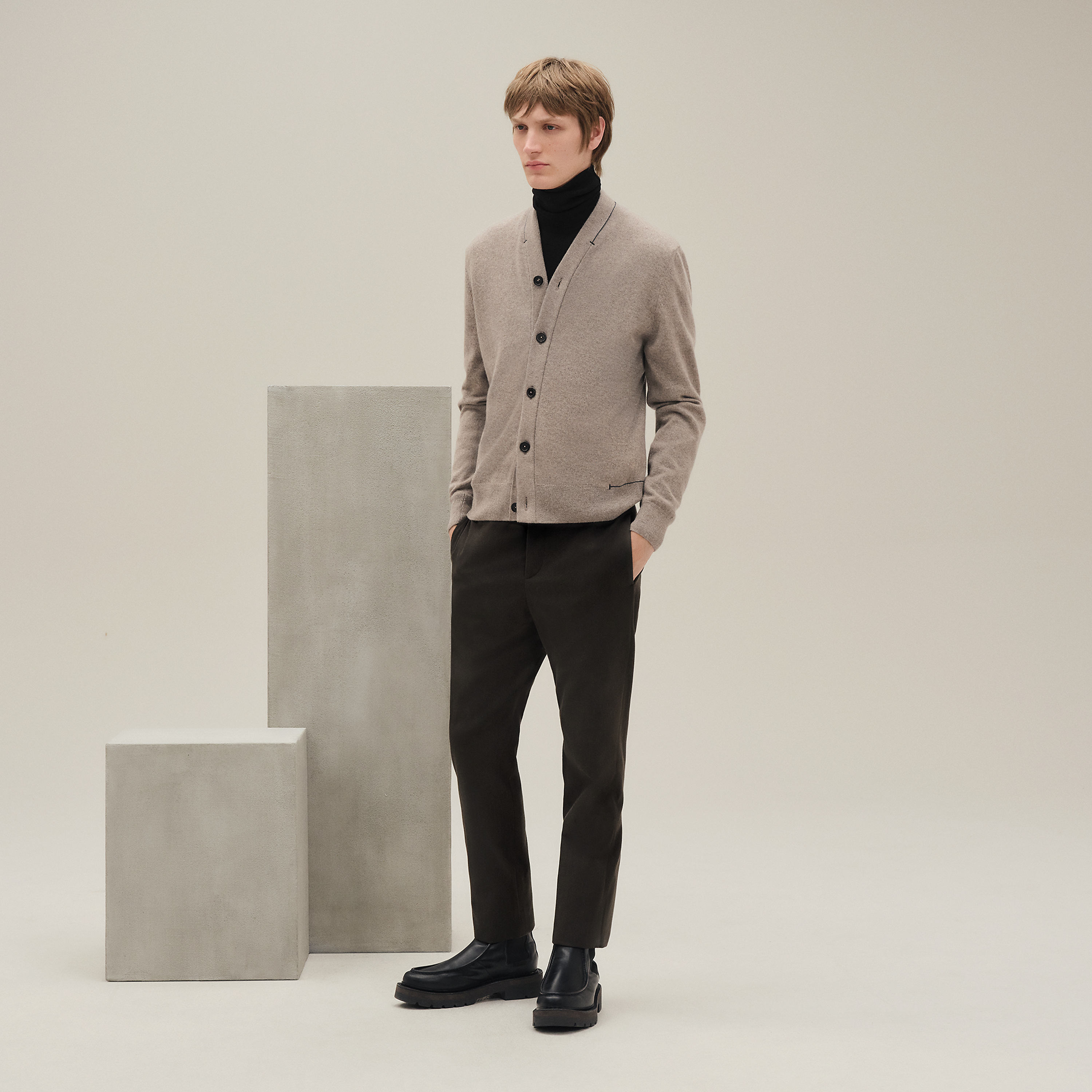 Cashmere "H bartack" buttoned cardigan