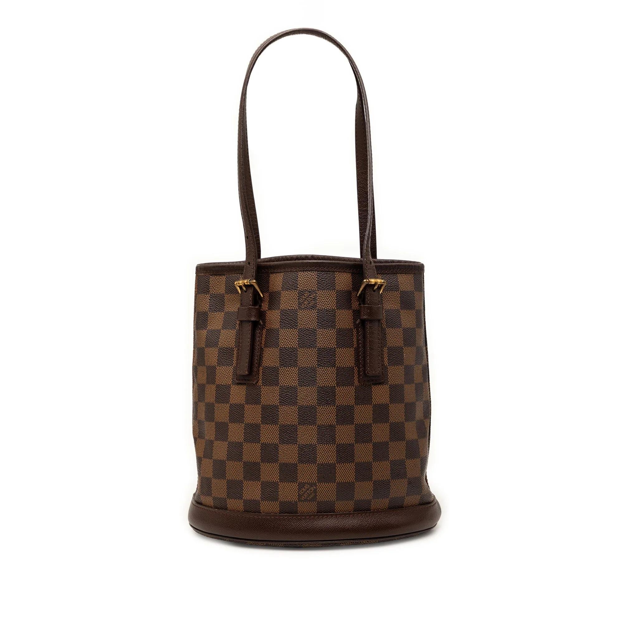 Bucket leather tote