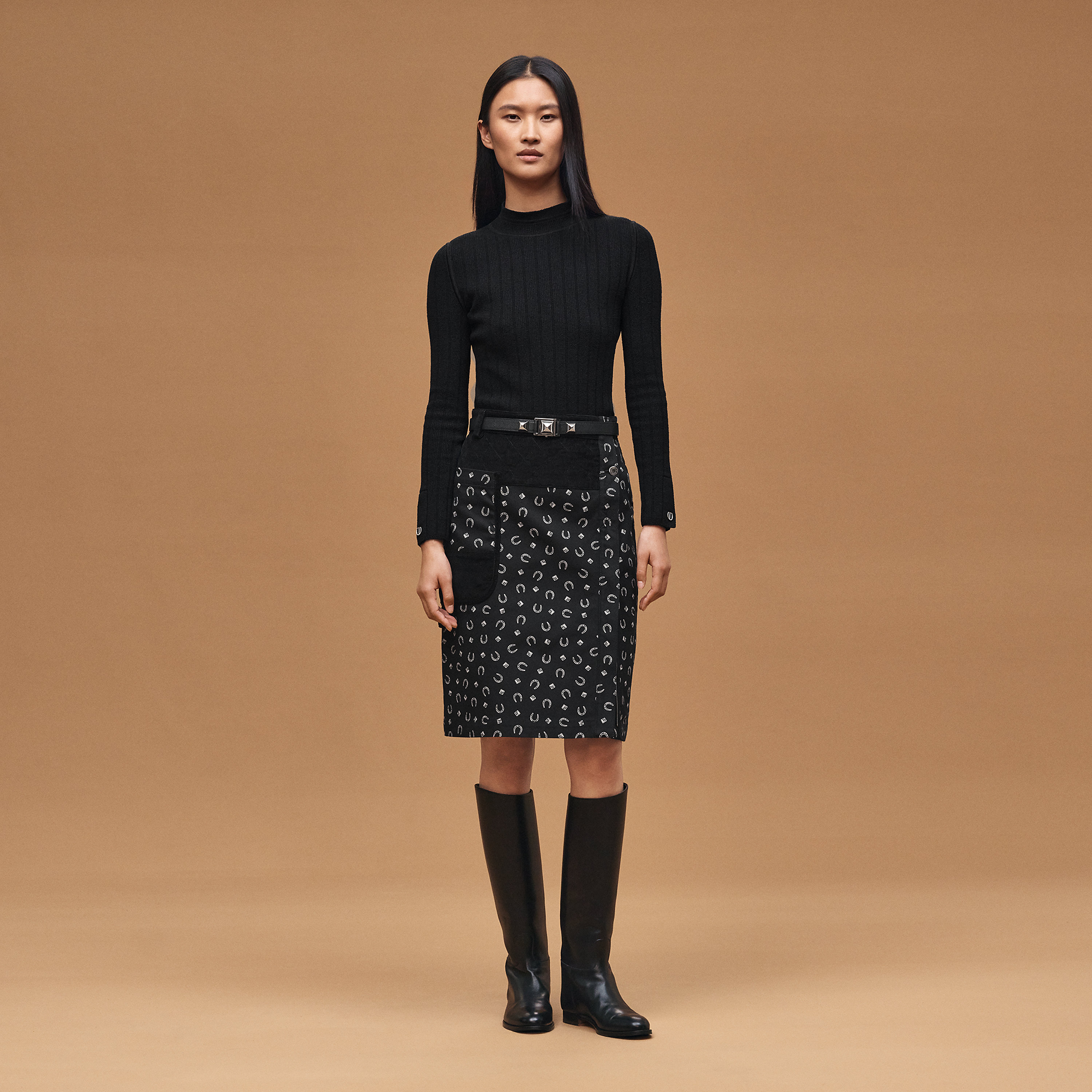 "Porte-Bonheur Bandana" straight skirt