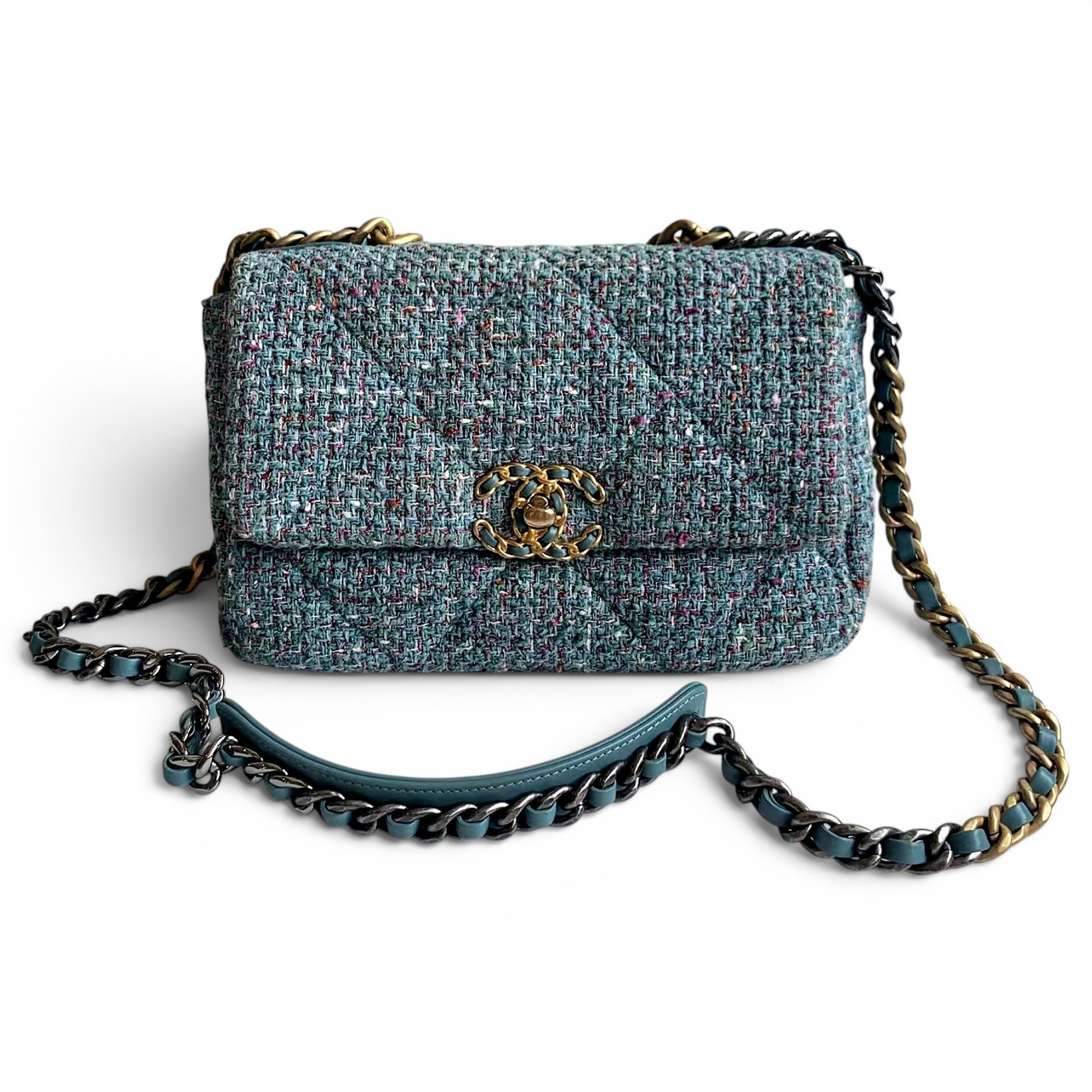 Chanel 19 tweed handbag