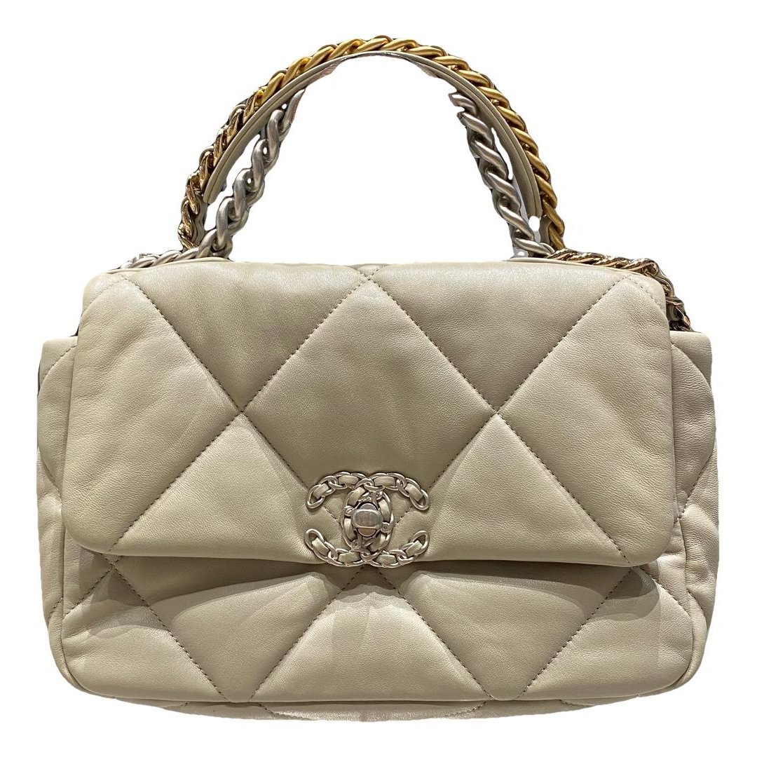 Chanel 19 leather handbag
