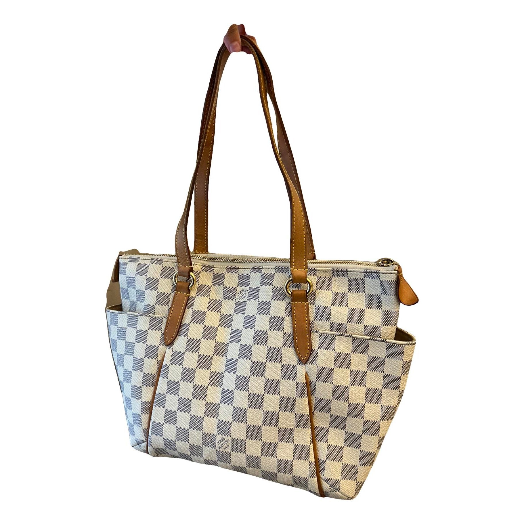 Totally leather satchel