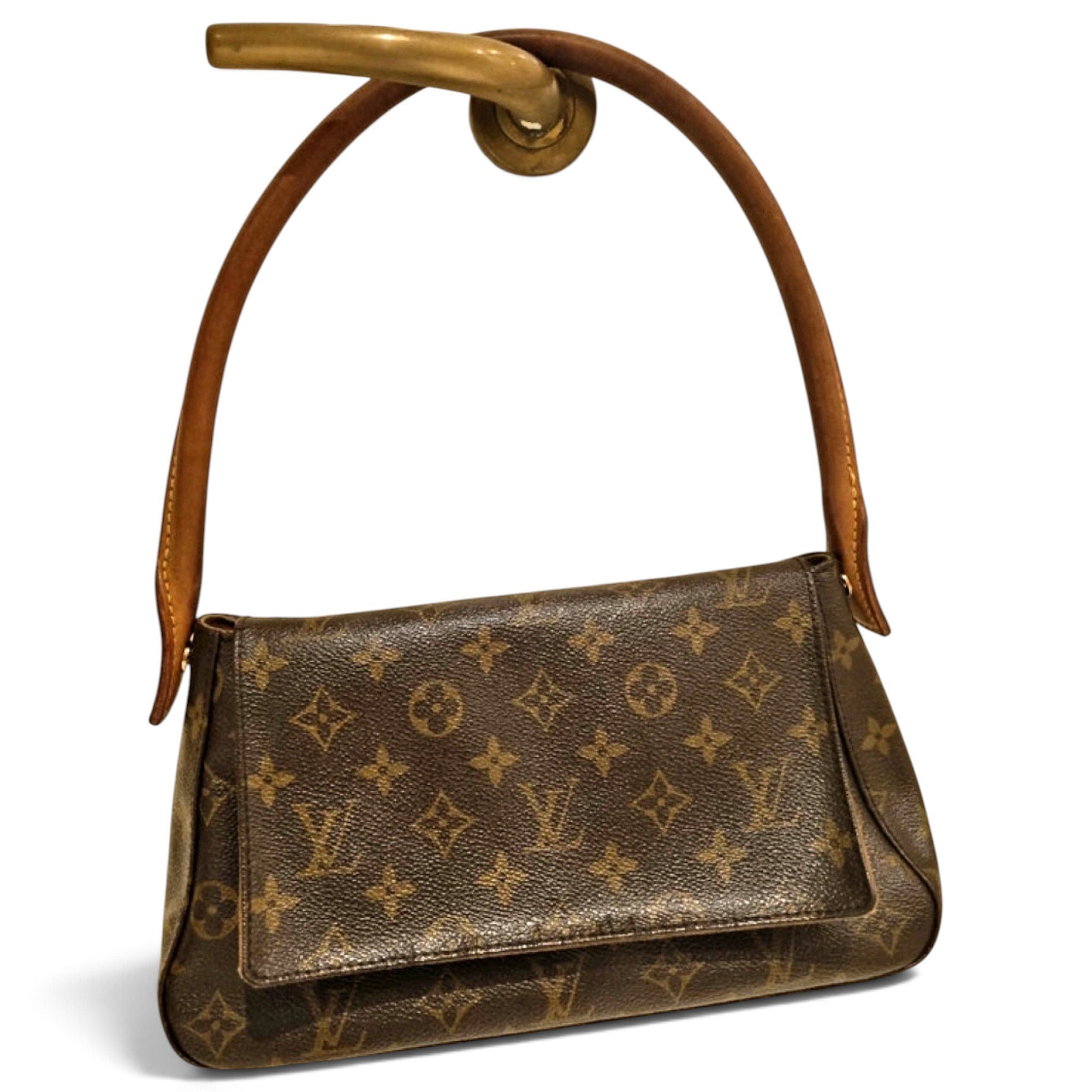 Looping leather handbag