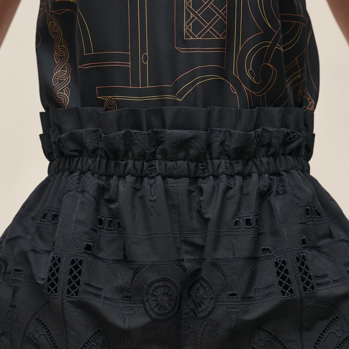 Noir Shorts With Embroidered Pouch