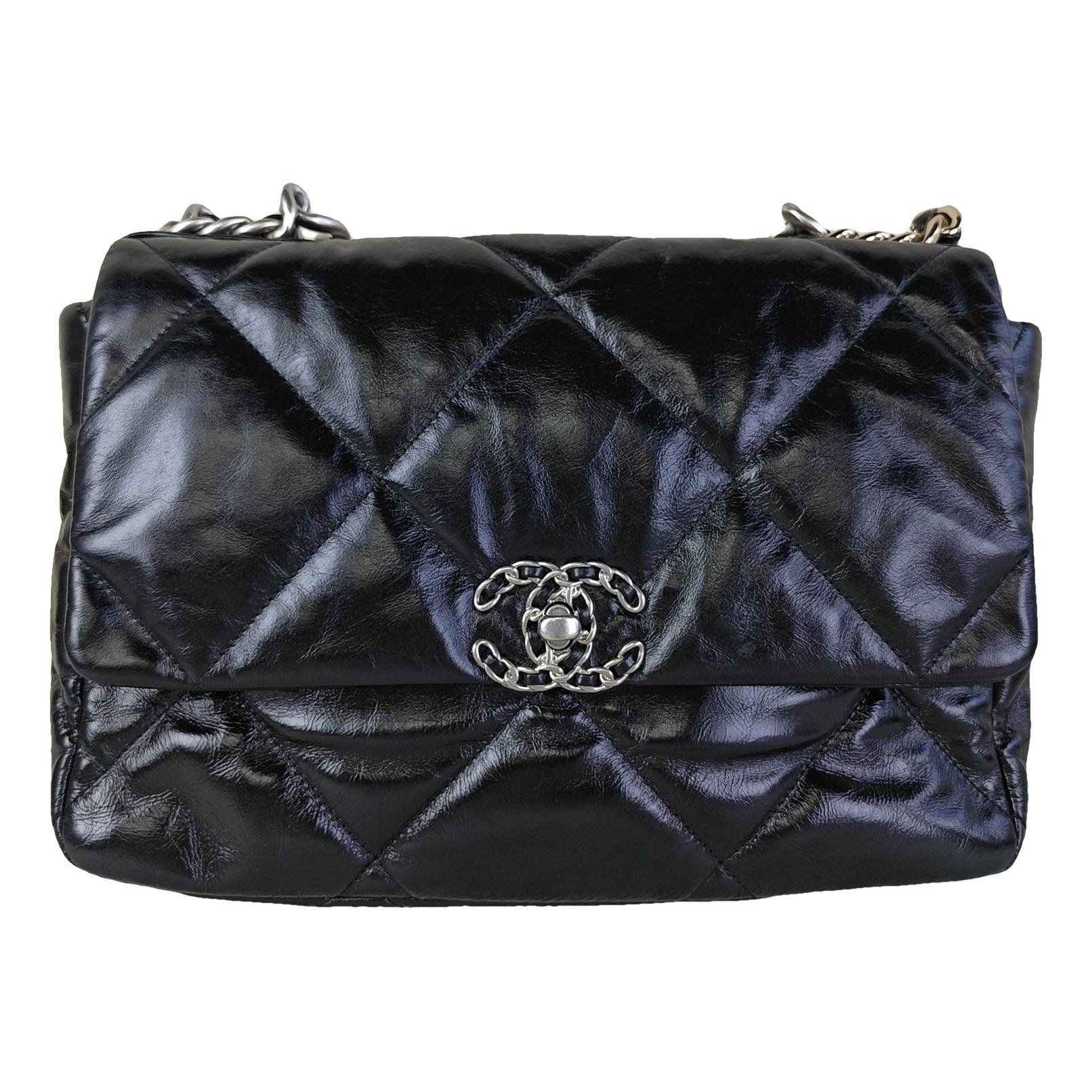 Chanel 19 leather handbag
