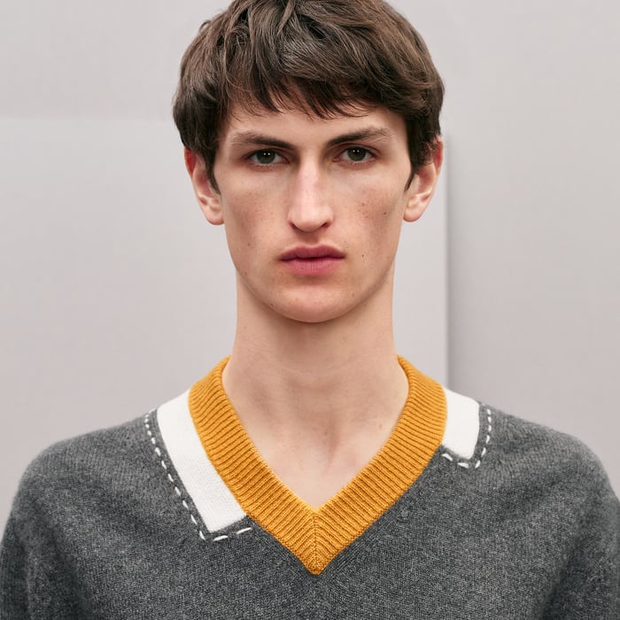 Anthracite "Decoupe Sellier" V-neck Cashmere Sweater