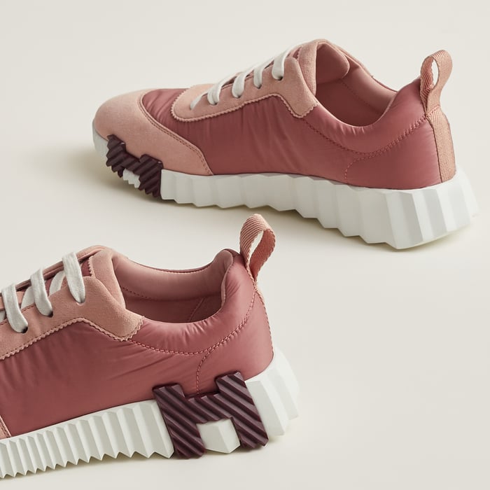 Bouncing Sneaker