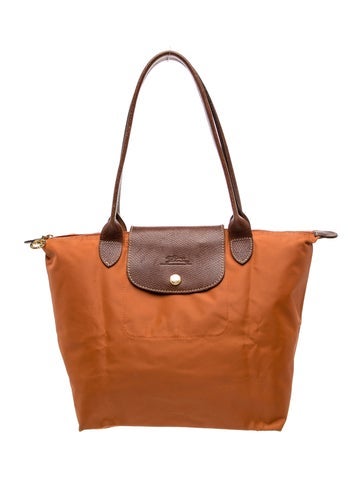 Signature Shoulder Bag