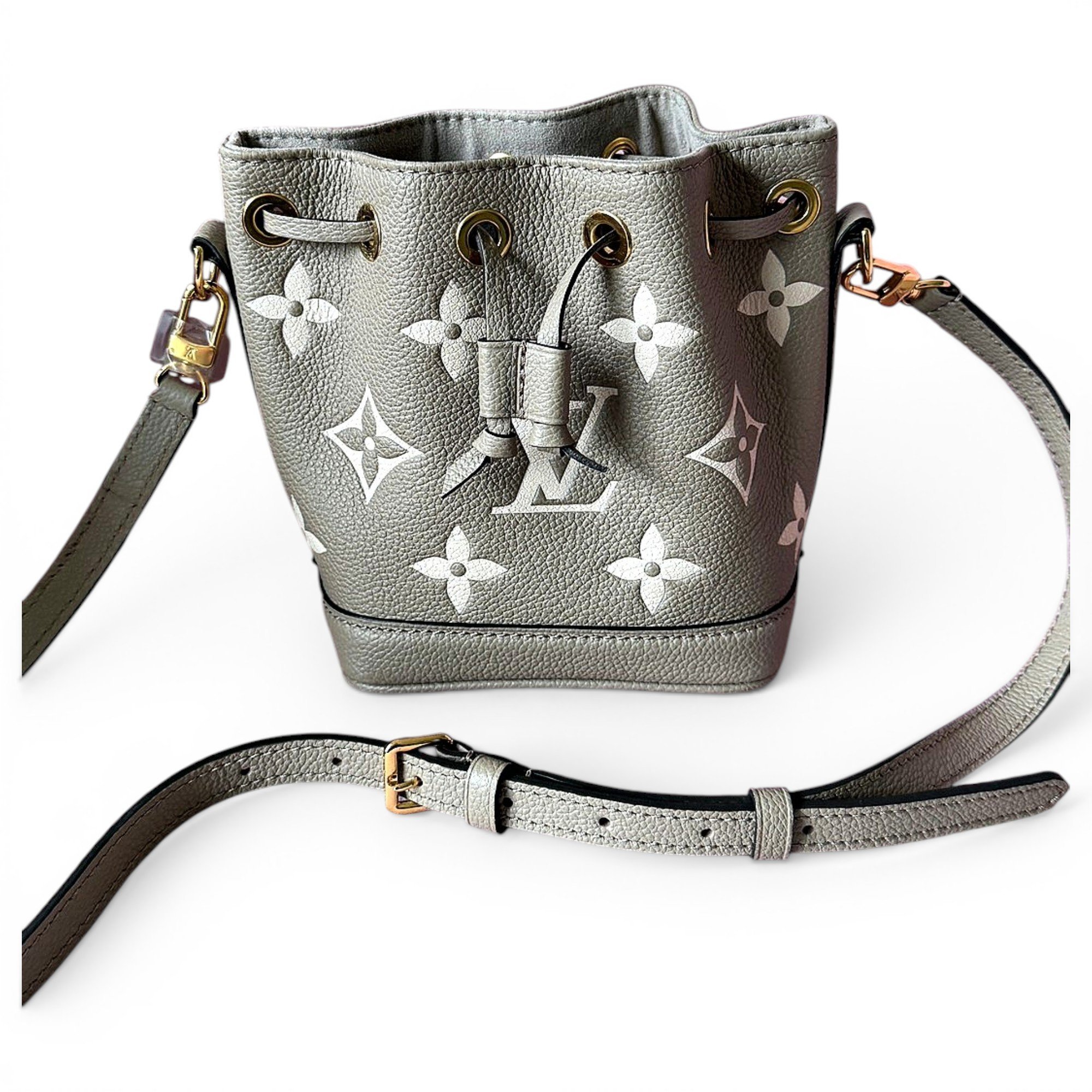Nano Noé leather handbag
