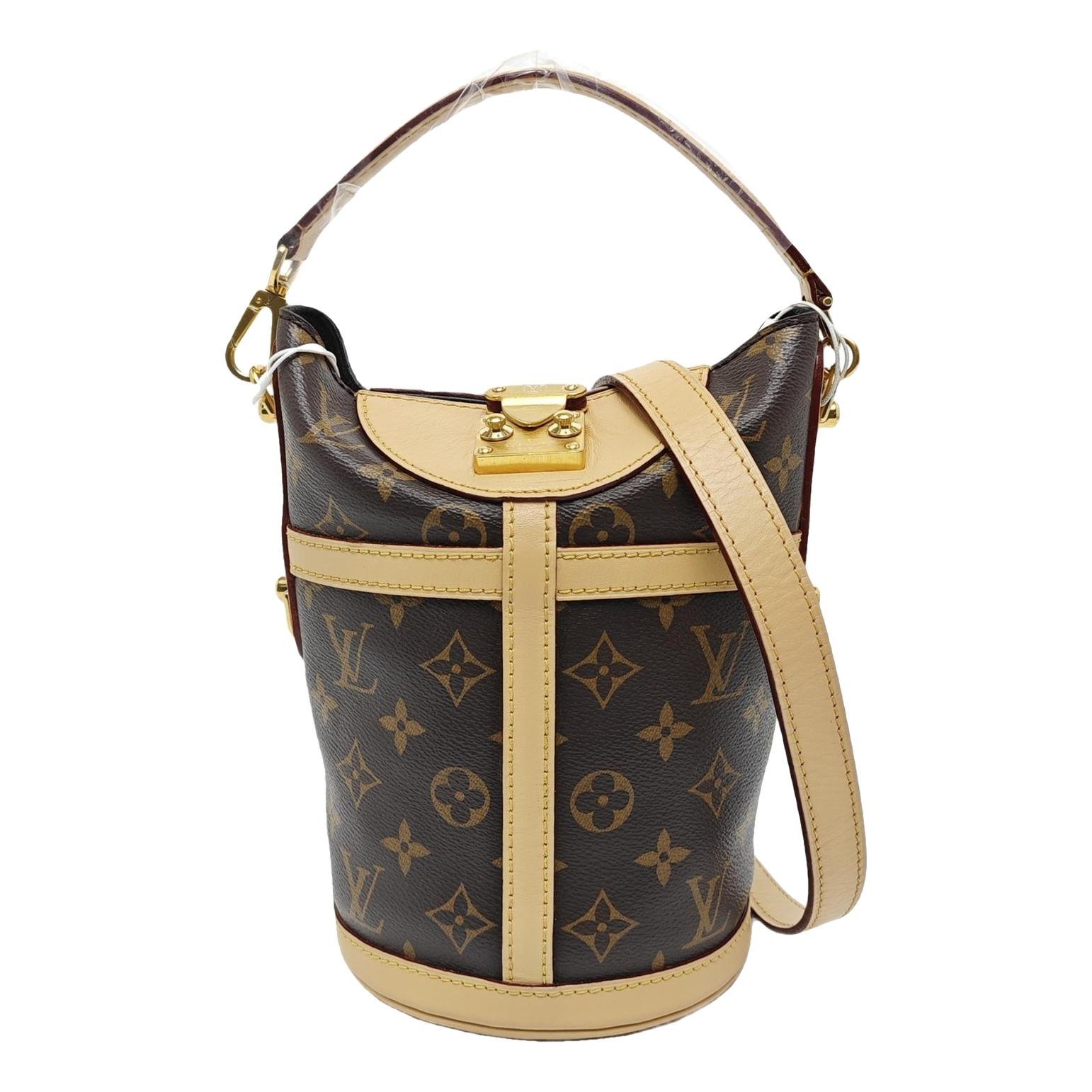 Duffle leather handbag