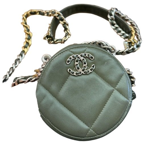 Chanel 19 leather handbag