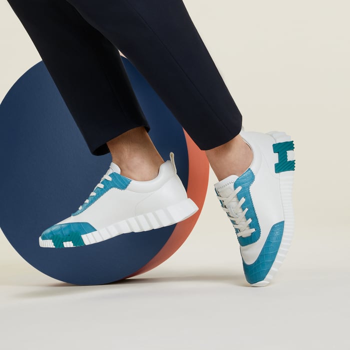 Bouncing Sneaker