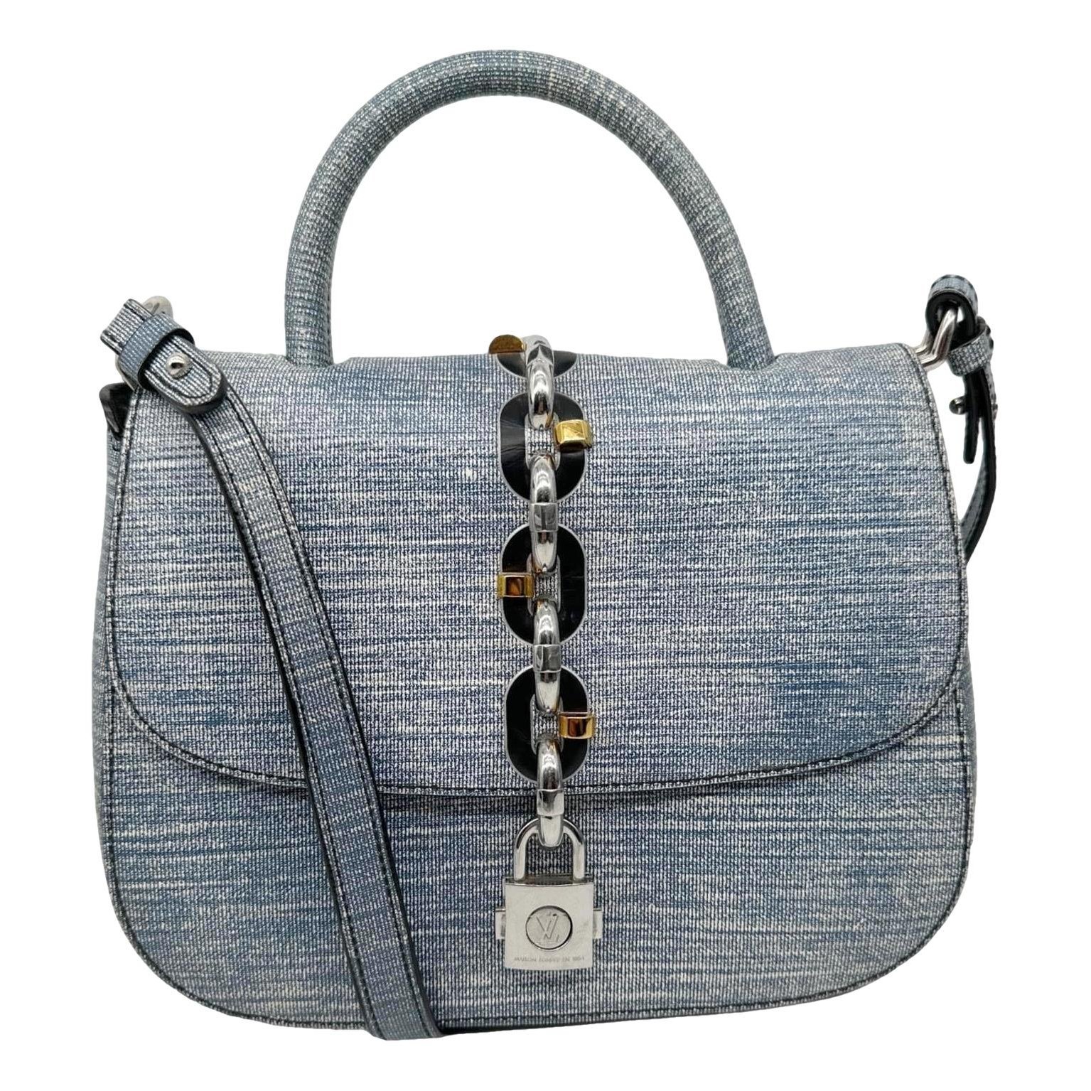 Chain It leather crossbody bag