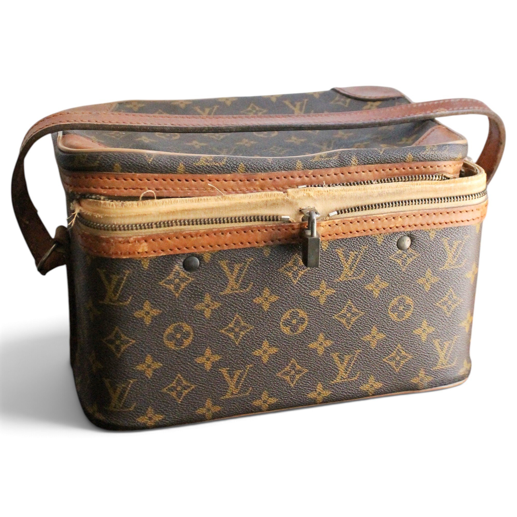 Cloth vanity case