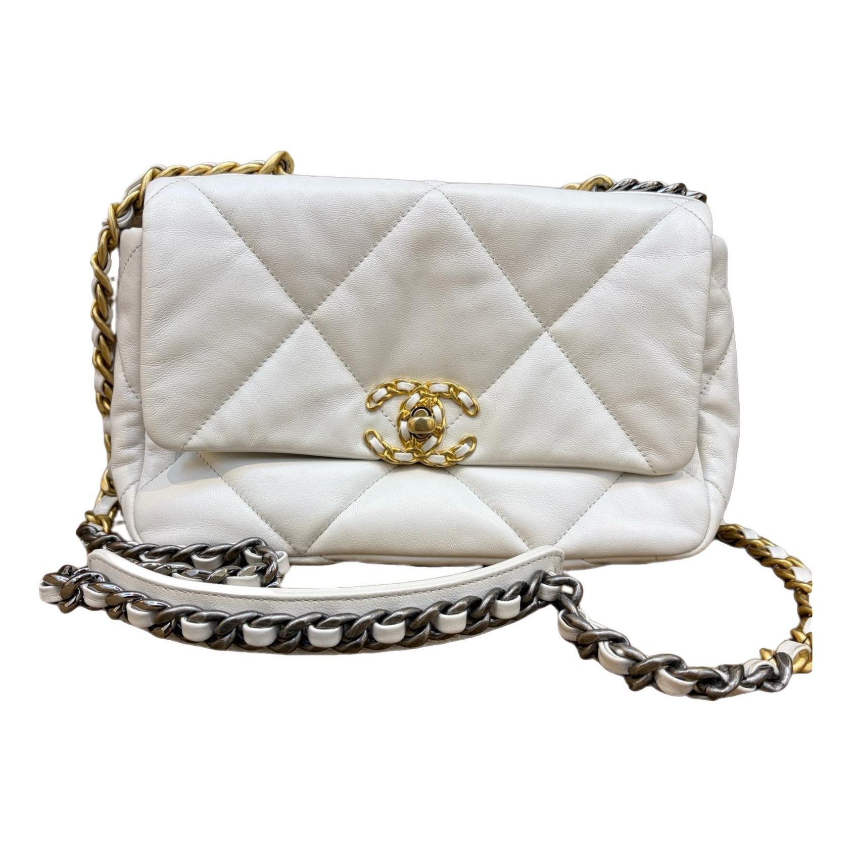 Chanel 19 leather handbag