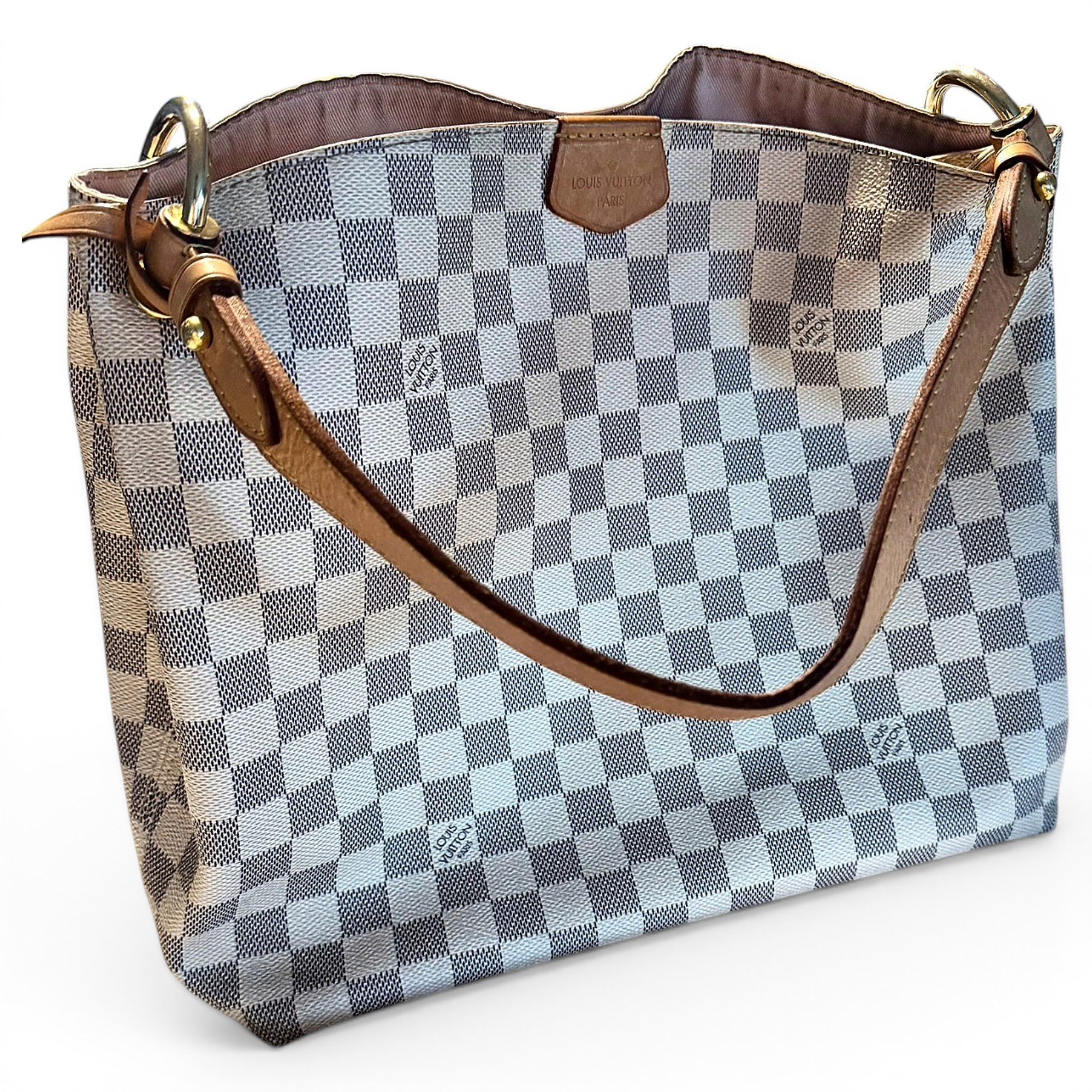 Graceful leather handbag