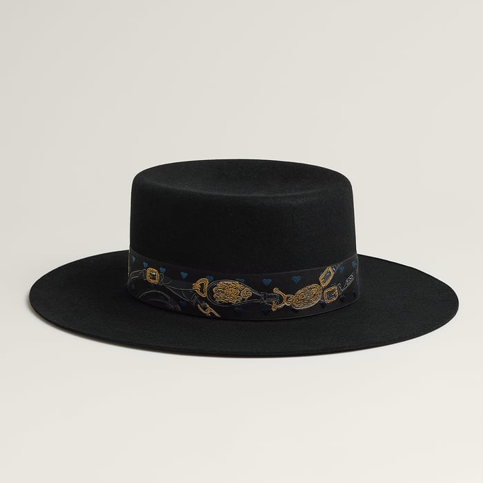 Noir Dakota Love Hat