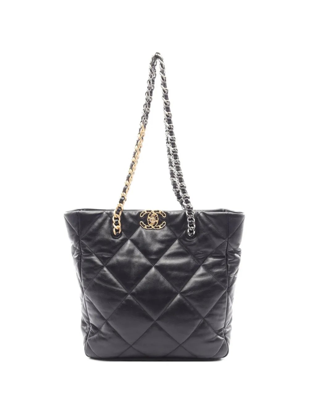 2021 19 Chanel diamond-quilted shoulder bag