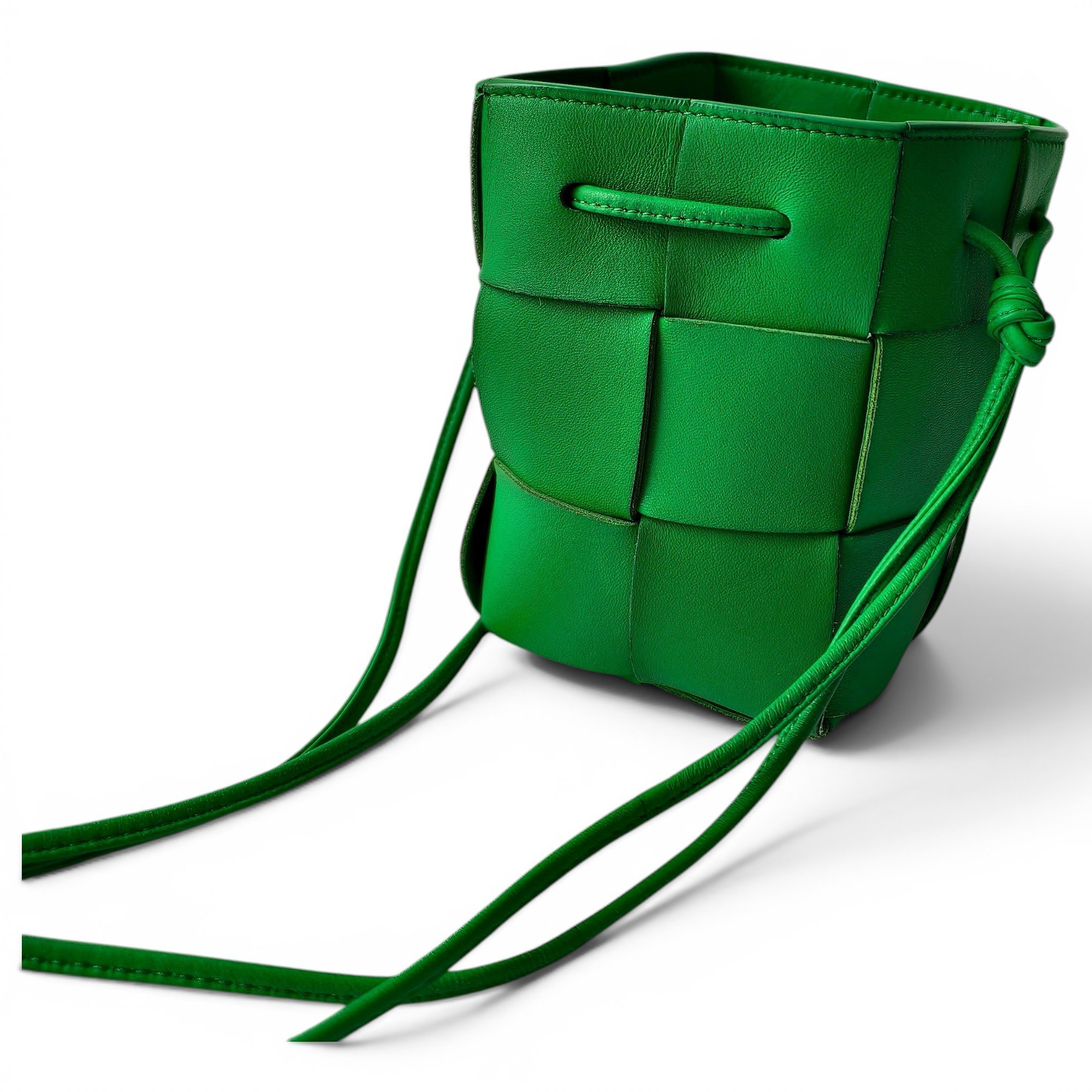 Cassette Bucket leather handbag
