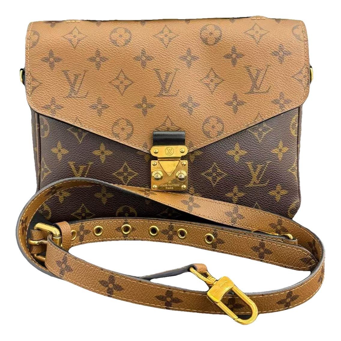 Metis leather handbag