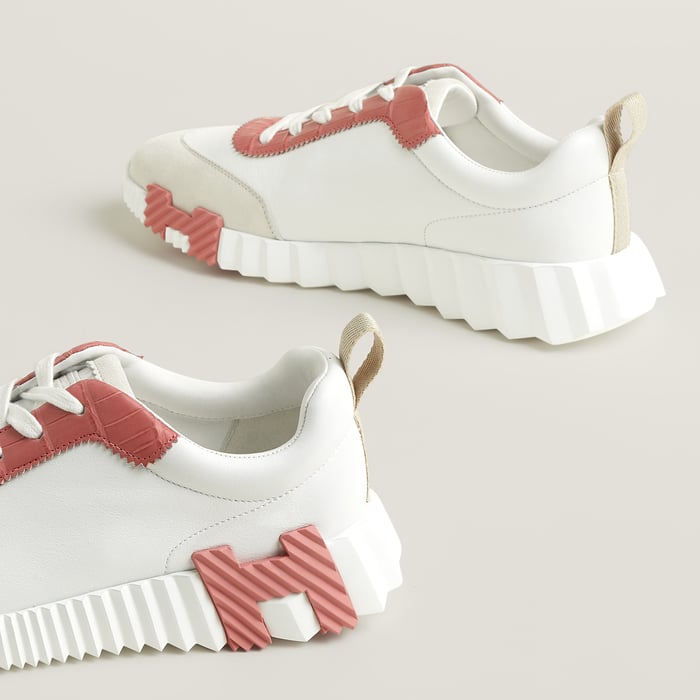 Bouncing Sneaker