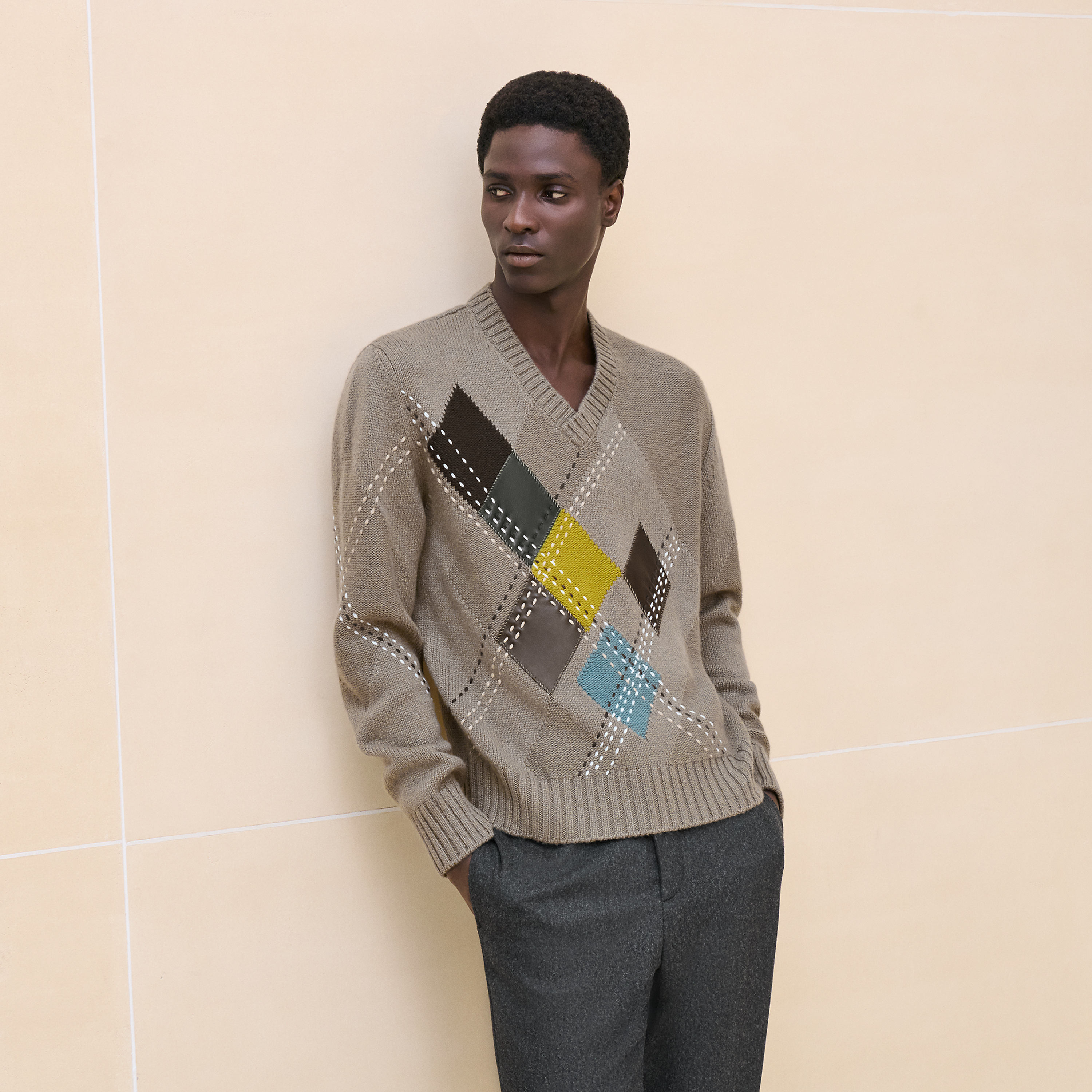 Cashmere "Argyle brode cuir" V-neck sweater