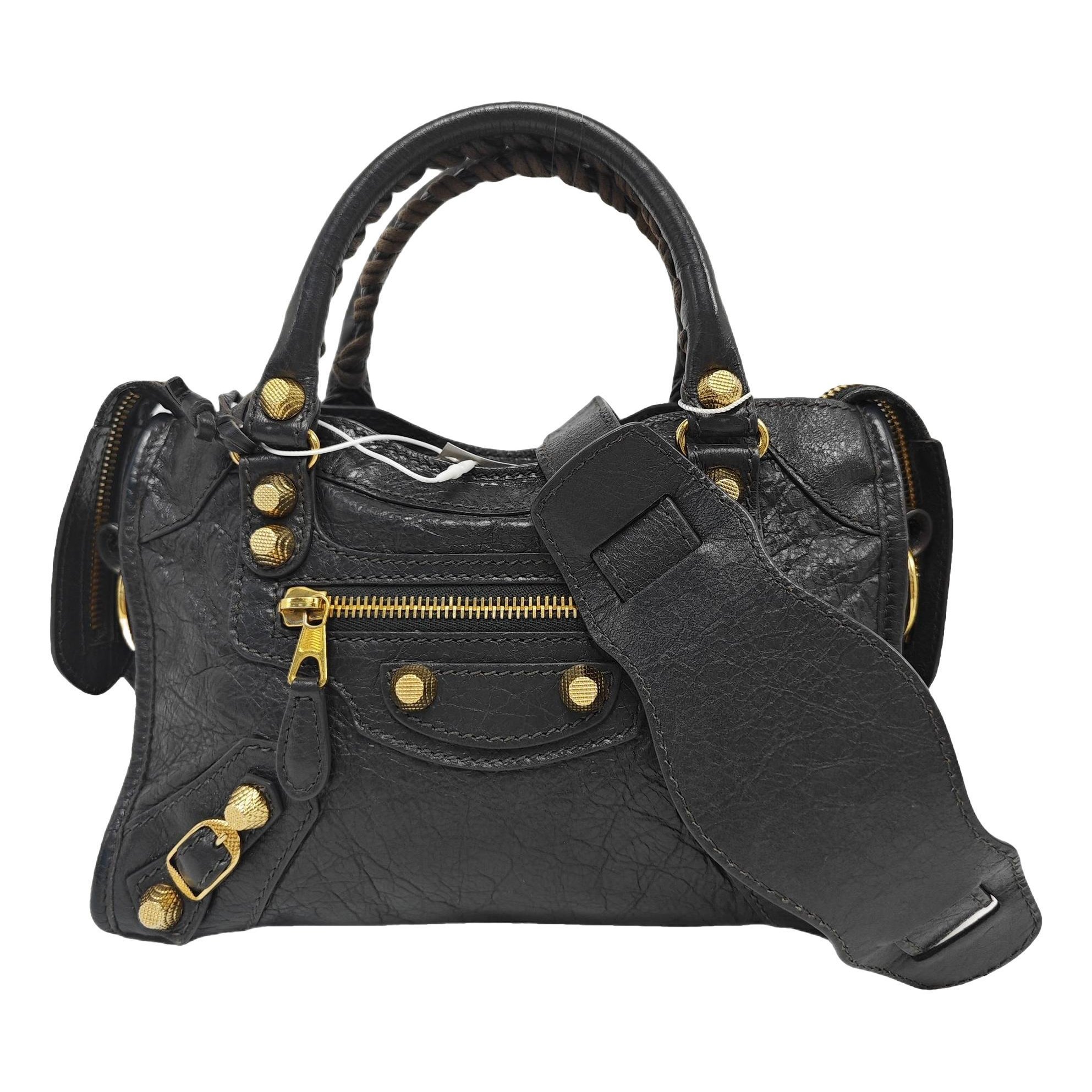 City leather crossbody bag