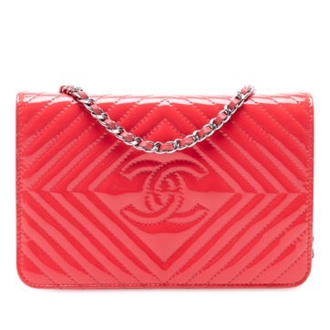 CC Patent Diamond Quilted Wallet On Chain