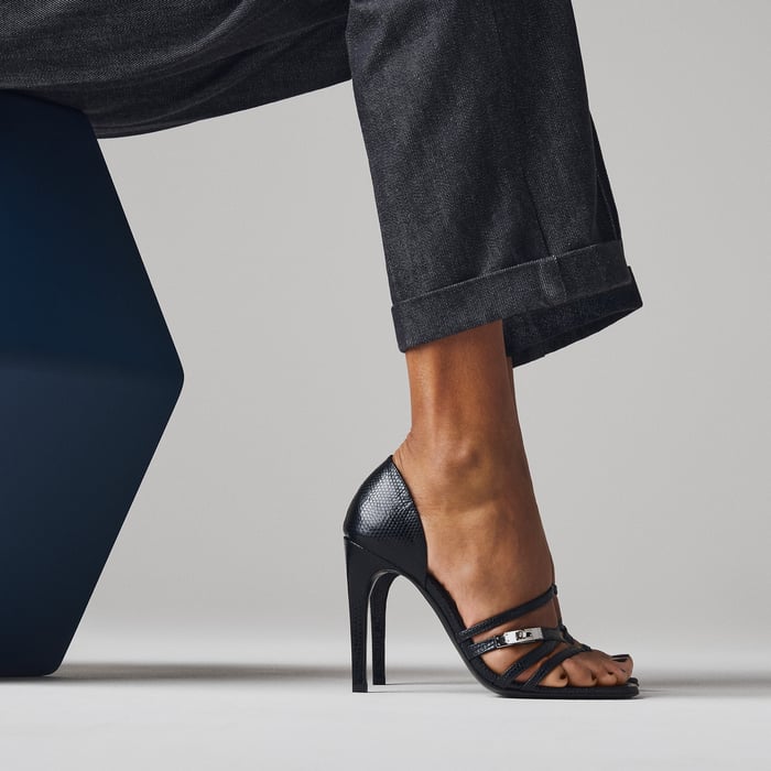 Noir Lipstick 105 Sandal