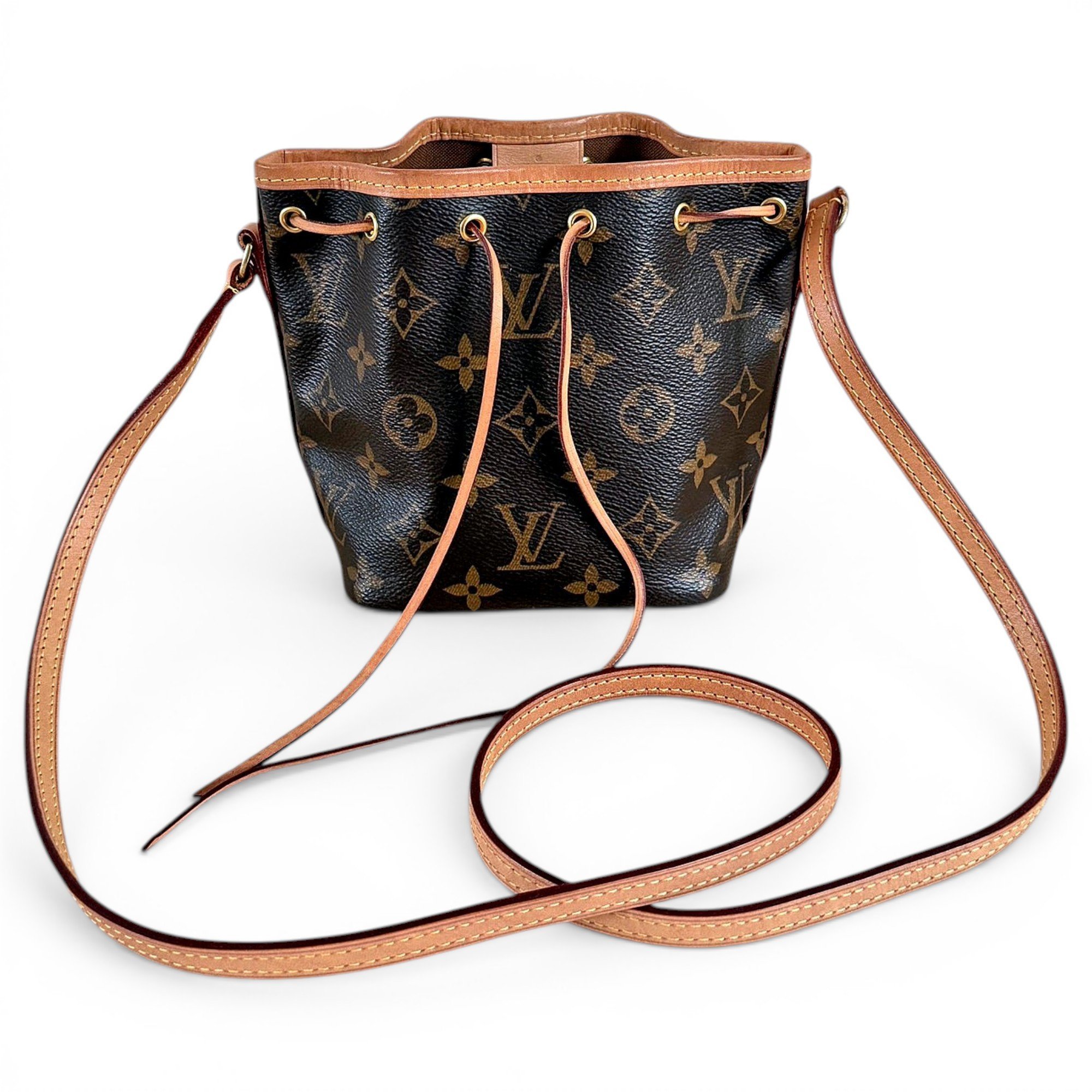 Nano Noé leather crossbody bag