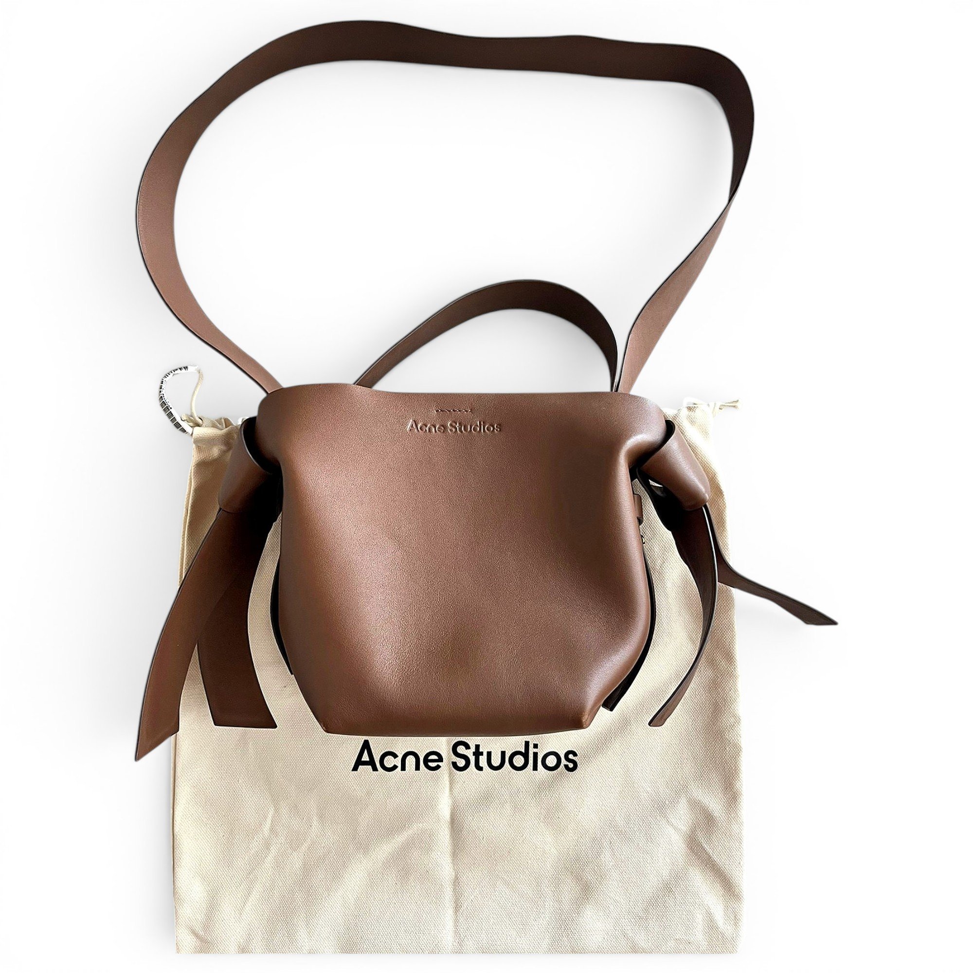 Musubi leather handbag