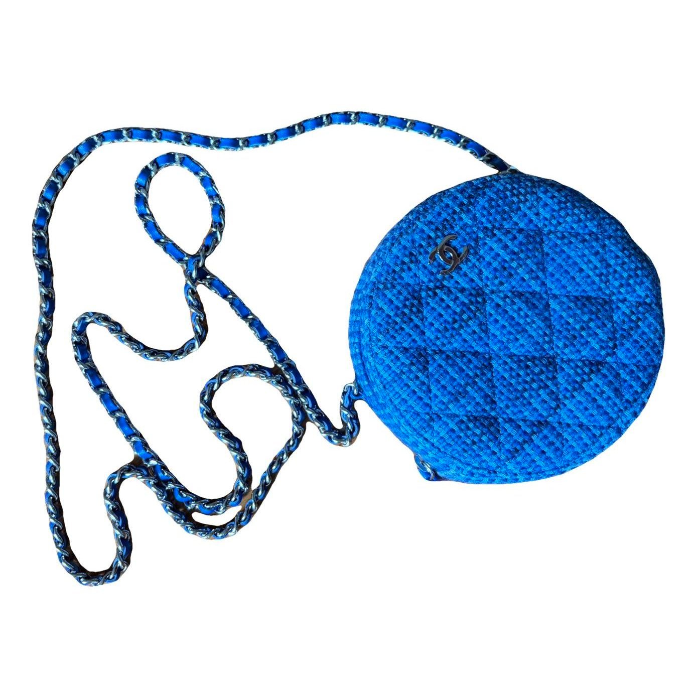 Chanel 19 tweed crossbody bag