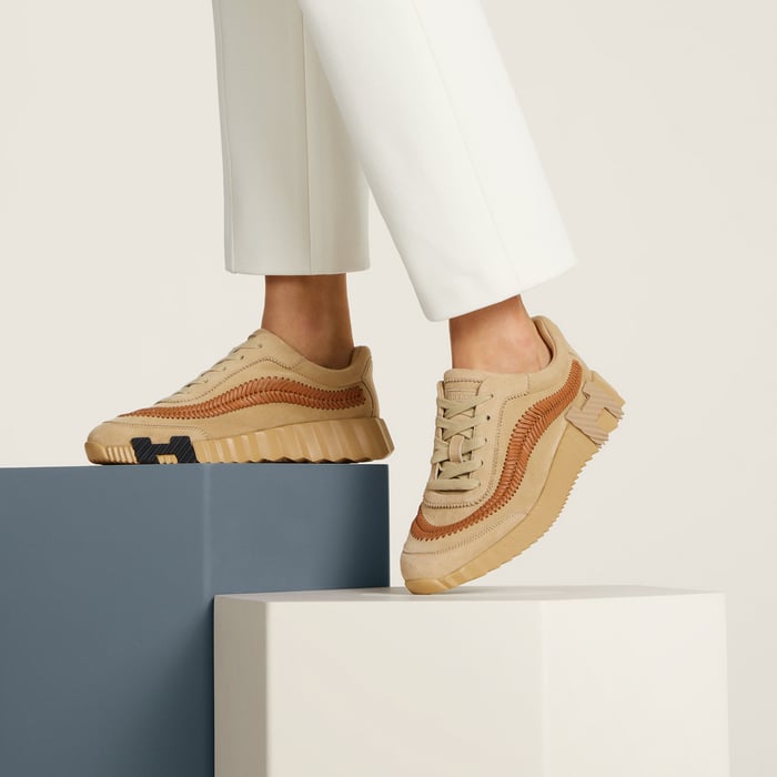 Bouncing Sneaker