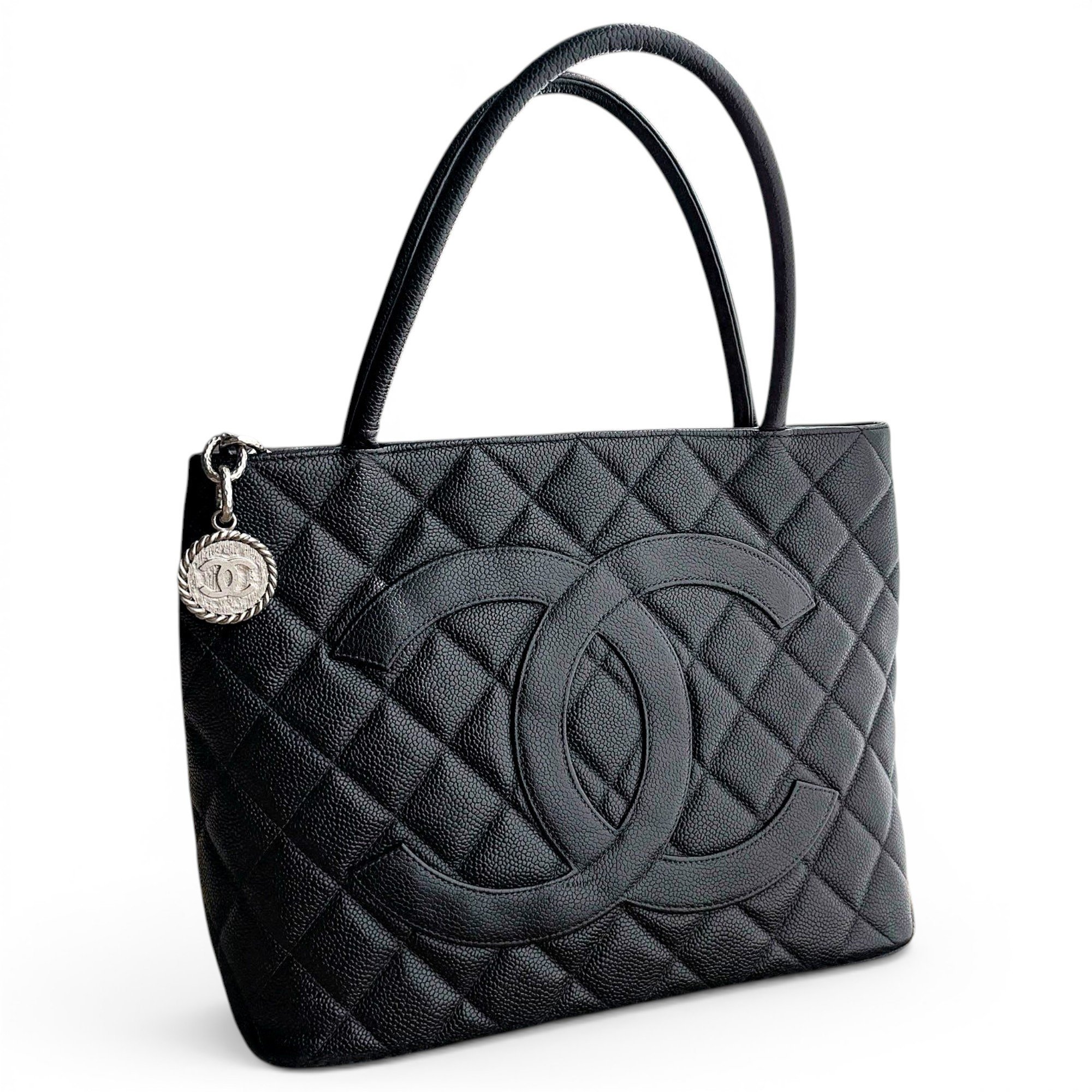 Médaillon leather tote