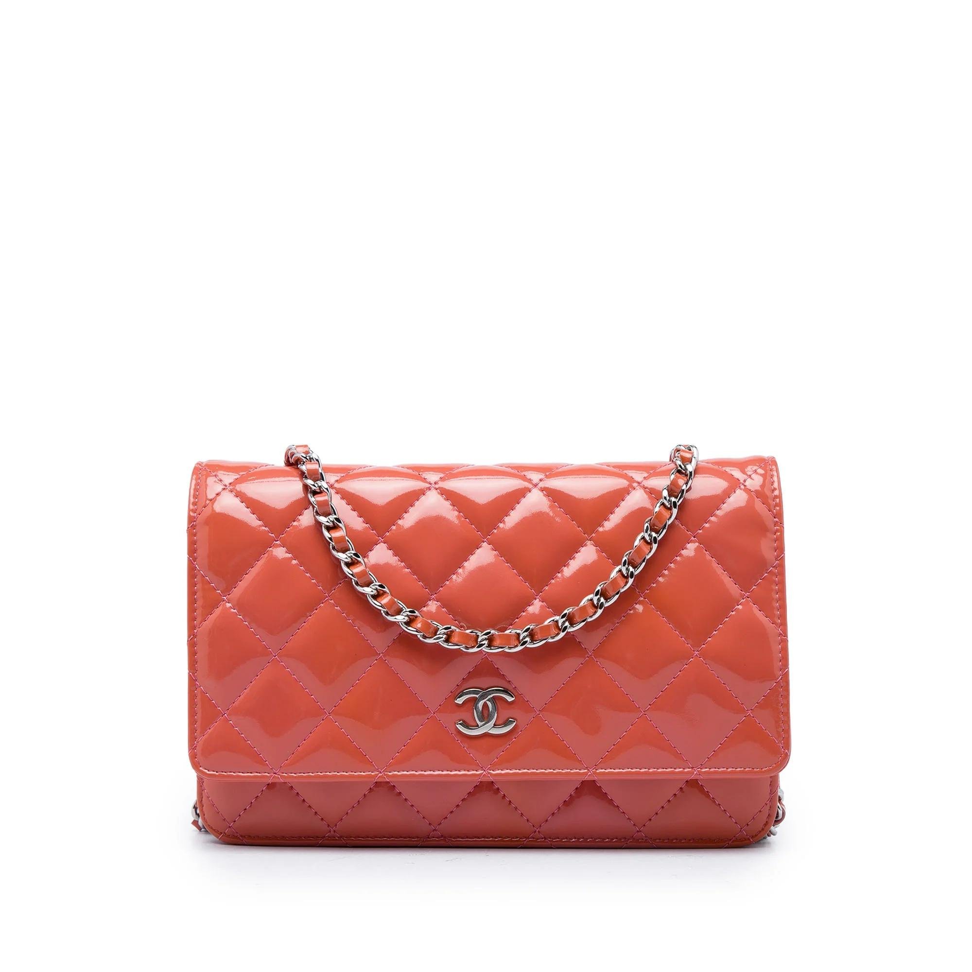 Wallet On Chain leather crossbody bag