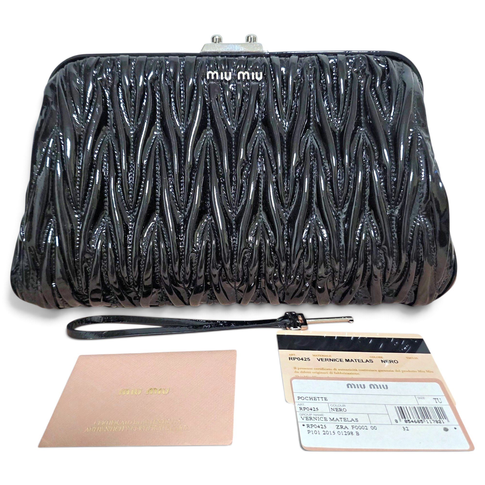Matelassé patent leather clutch bag