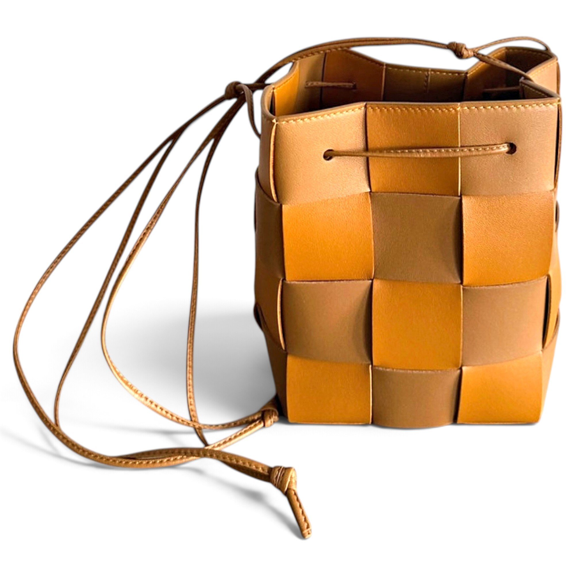 Cassette Bucket leather bag