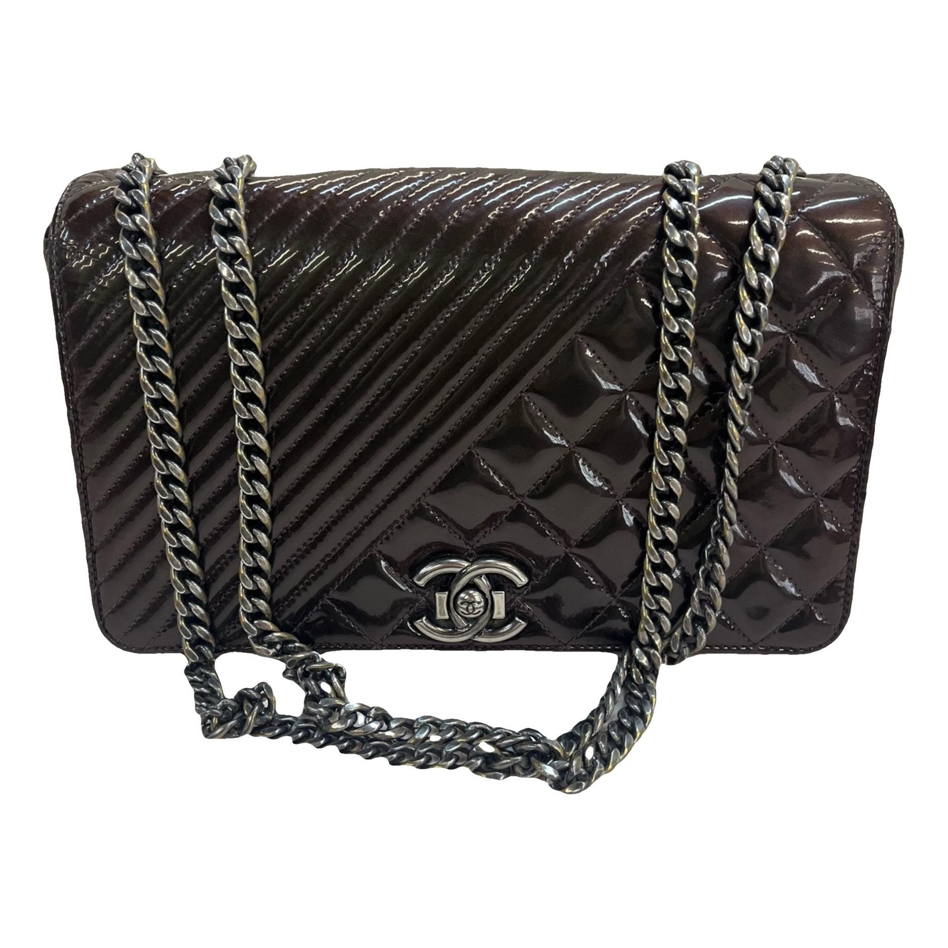 Timeless/Classique patent leather crossbody bag