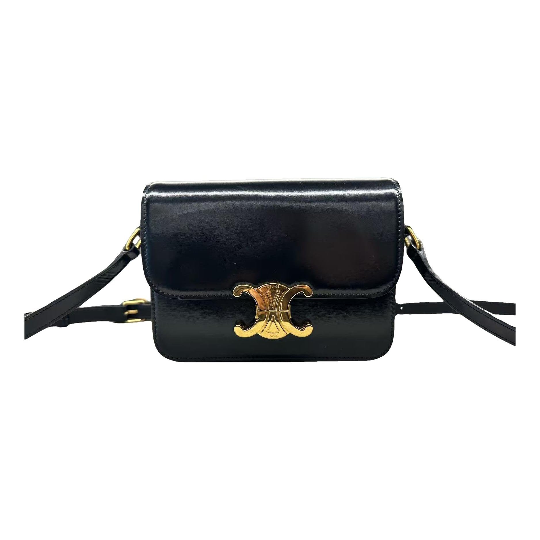 Triomphe chain leather handbag