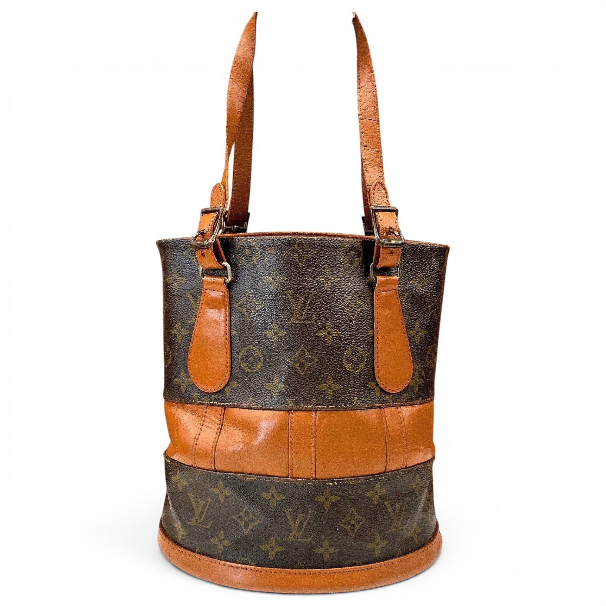 Bucket leather handbag
