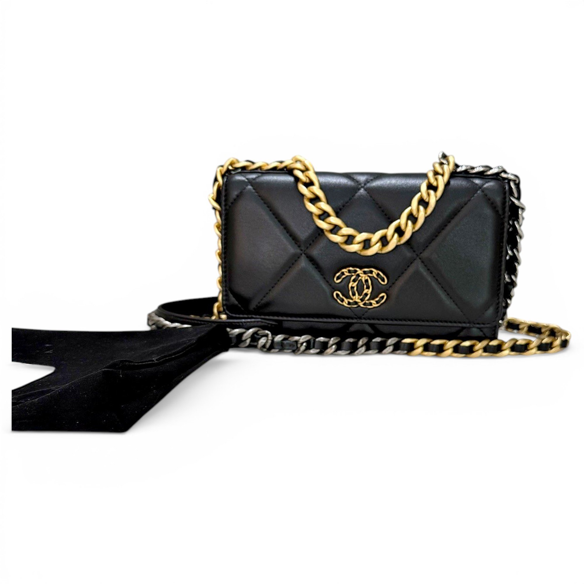 Chanel 19 leather handbag