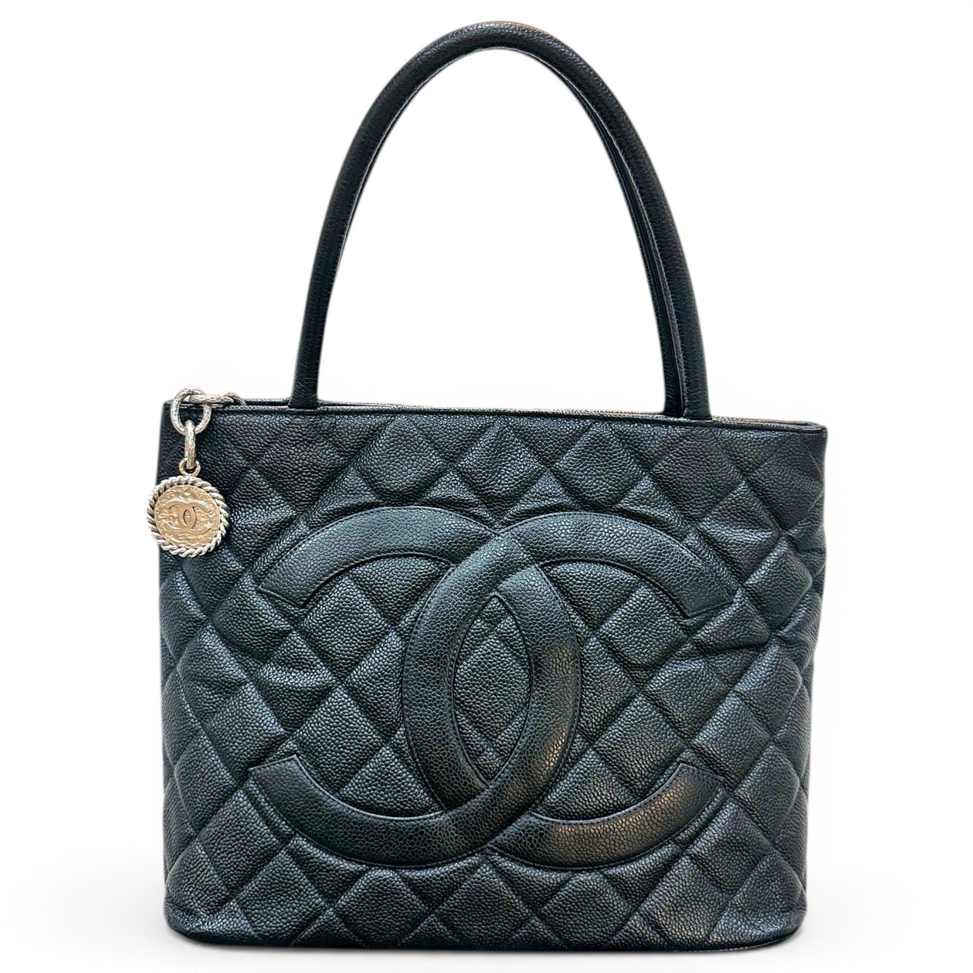 Médaillon leather handbag