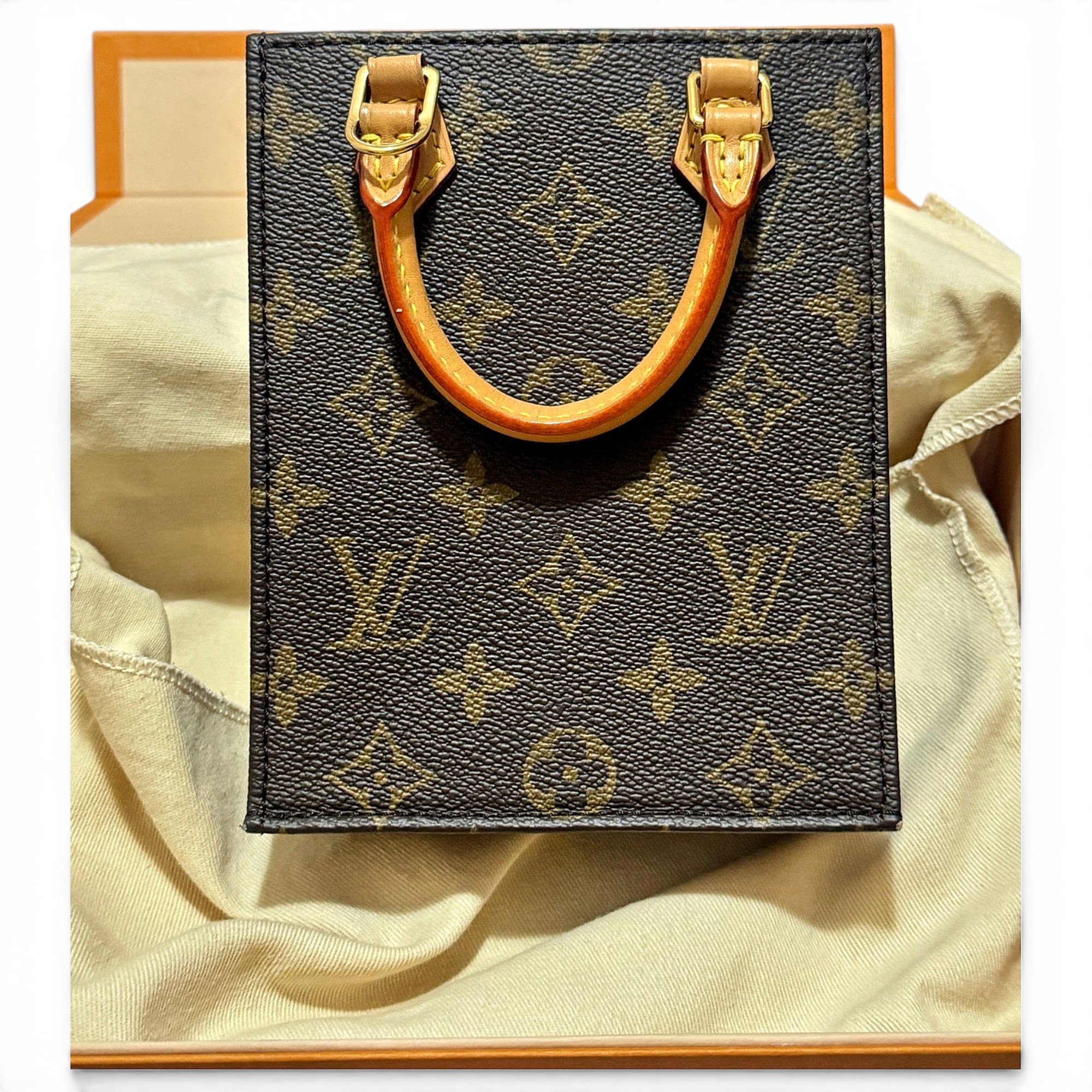 Plat leather mini bag