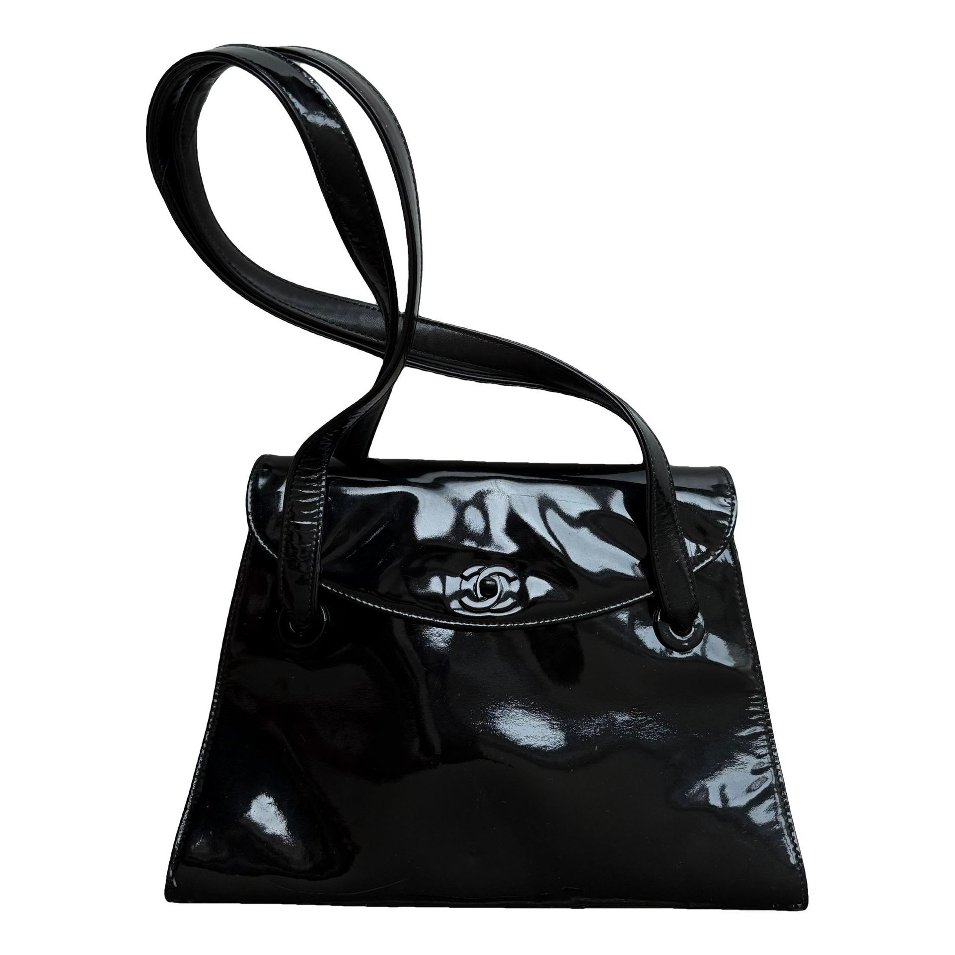 Timeless/Classique patent leather handbag