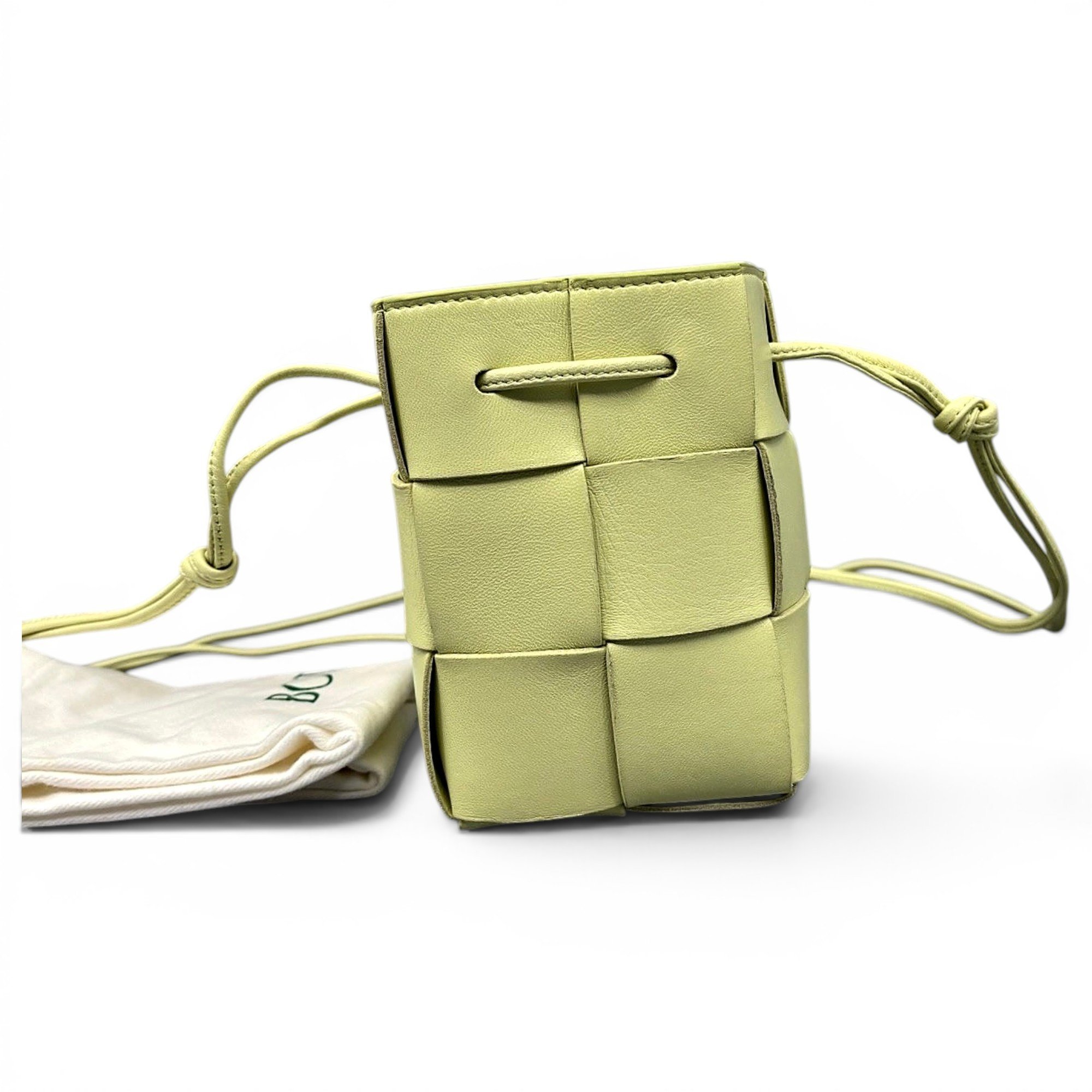 Cassette Bucket leather handbag