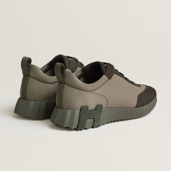 Bouncing Sneaker